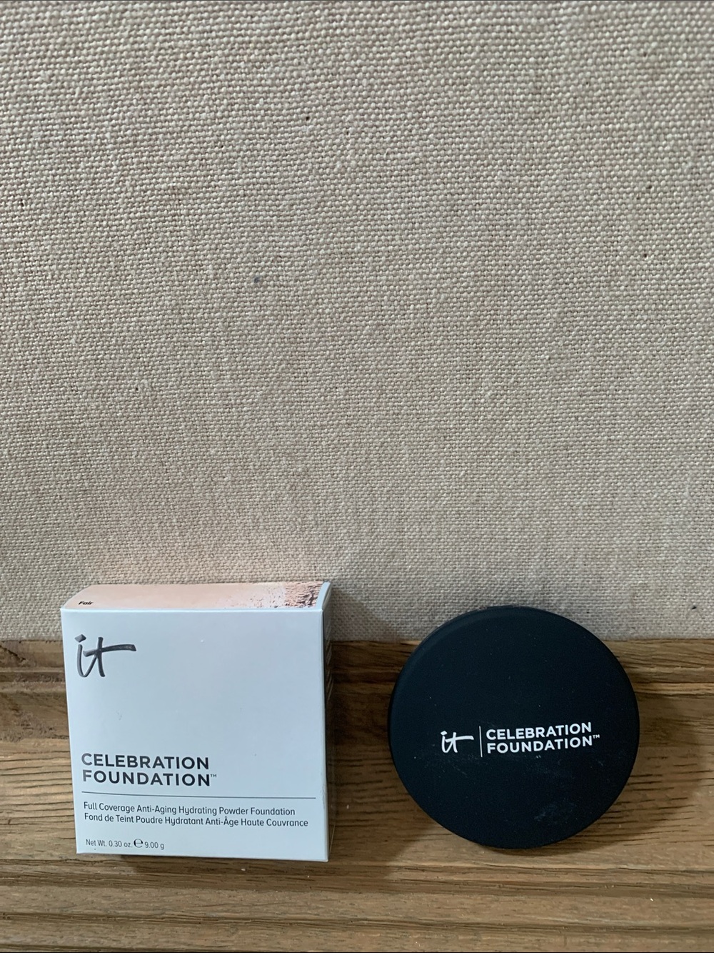 it cosmetics Celebration Foundation Compact in Black and White